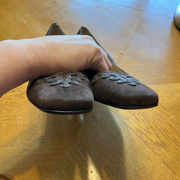 Salvatore Ferragamo 8.5 Brown Suede Embroidered Vintage Pumps - Picture 3 of 7